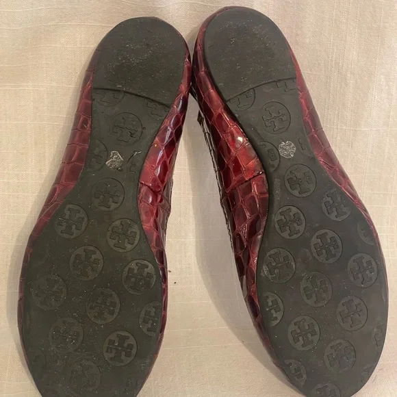Tory Burch Reva Ballet Flats
Burgundy Crocodile Pattern
Women's Size 7 - Picture 8 of 8